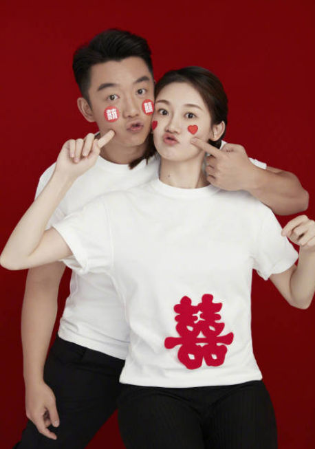 郑恺开始筹备婚礼了？恭喜苗苗啊！