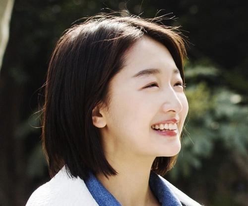 周冬雨唐培彦上热搜 疑似恋情曝光 