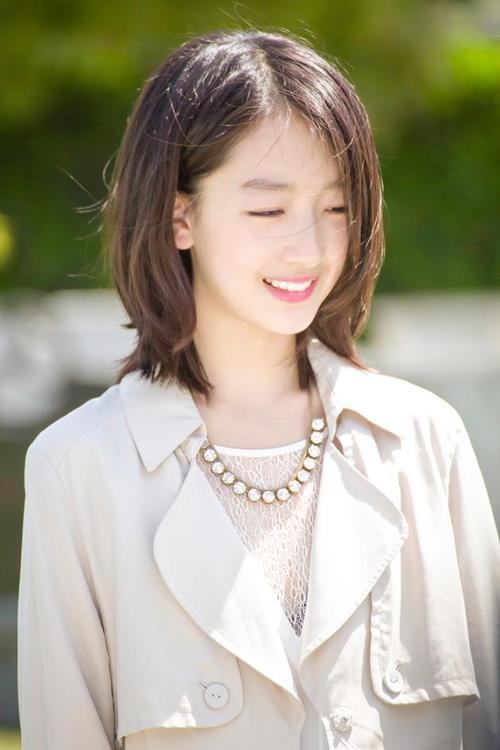 周冬雨唐培彦上热搜 疑似恋情曝光 