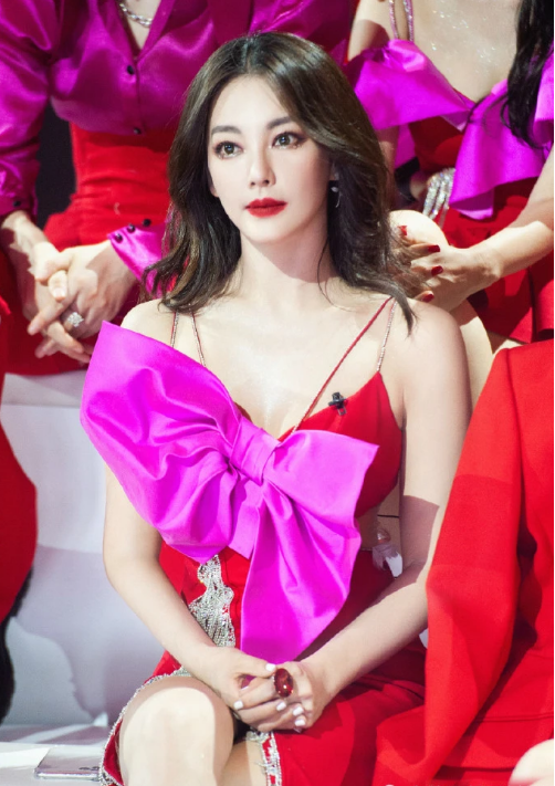 杨天反对艺人公开恋情 张雨绮发文力挺鹿晗公开恋情！