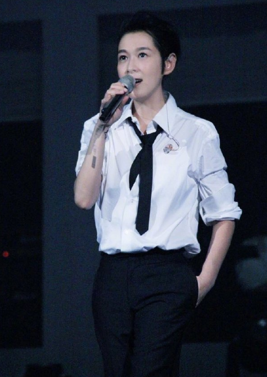 歌手刘若英发长文悼念92岁逝世父亲 评论区网友评论暖心!