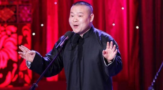 岳云鹏调侃唱跳歌手李斯丹妮“腿粗” 遭网友吐槽“情商低”