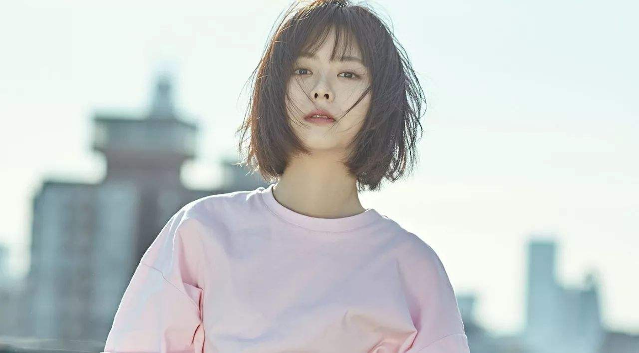 令人心疼!谭松韵素颜出镜现身庭审现场