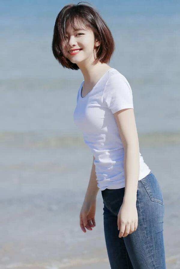 令人心疼!谭松韵素颜出镜现身庭审现场