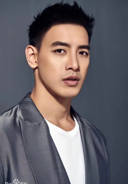 歌手王菊晒与外籍男子亲密合影后秒删！ 疑似恋情曝光