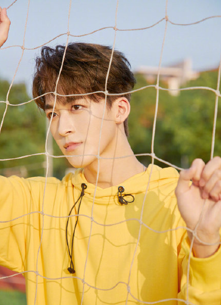 男团R1SE成员何洛洛为使用盗版软件道歉 ！表示未来会更加注意言行