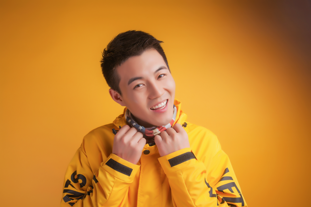 相信奥帕拉拉的死忠粉们都知道，奥帕拉拉作为音乐潮流地、明星收割机，每年都会举办一场邀请众多明星音乐节。从2013年的张靓颖，到2019年的汪苏泷、王北车，吸引了众多歌迷来到现场观看，那2020年的郑州奥帕拉拉金秋音乐节，又会有怎样的阵容呢？下面，让平台小编为大家介绍一下吧！ （） 雪十郎 雪十郎原名栾雪松，是一名原创摇滚歌手、词曲创作人，被称为“大陆迪克牛仔”。2003年，雪十郎参加综艺节目《欢乐总动员》并获得了冠军，从而被大众所认识，随后，他发行了原创歌曲《伤过的心》、《谁》、《九月》、《明天的花》、《我的好姑娘》等，成为了新一代的网络红人。 （） 张振宇 张振宇是中国内地的男歌手，2003年，通过专辑《爱上你这样的女人》从而被大家认识，并凭借这张专辑获得了“雪碧榜年度推荐金曲”。随后，他又不断的发行了《不要再来伤害我》、《难道还嫌我伤的不够深》、《长恨歌》等作品，其中，《长恨歌》还被广东省音乐家协会与广东省流行音乐协会评为“年度十大金曲演唱奖”。 （） 刘晓超 刘晓超是中国内地流行乐男歌手，他在长达八年的驻唱生涯中，创作了近百首音乐作品，因为翻唱《舞女泪》而迅速走红。刘晓超演唱的《舞女泪》，感情深切，并透露出了舞女的无奈，再加上他低沉的嗓音，更是将一个舞女的辛酸体现的淋漓尽致，因此，网友也笑称刘晓超是唯一一个懂得做舞女有多心酸的男人。 （） 除此之外，目前已公布的阵容有： 10月1日主咖——半阳《一曲相思》、《流浪》。 10月2日主咖——花姐《狂浪》、《夜之光》。 10月3、4日主咖——雪十郎《伤过的心》、《谁》。 10月5日主咖——海来阿木 《别知己》。 10月6日主咖——张振宇 《不要再来伤害我》。 10月7日主咖——刘小超《舞女泪》。 10月8日主咖——姜鹏《兄弟想你了》、《赢在江湖》。 （） 这样一场有水、有音乐的大型音乐盛会，你准备好前来参加了吗？10月1日至8日，让平台带你们来到郑州奥帕拉拉金秋音乐节，度过一个愉快的十一假期吧！