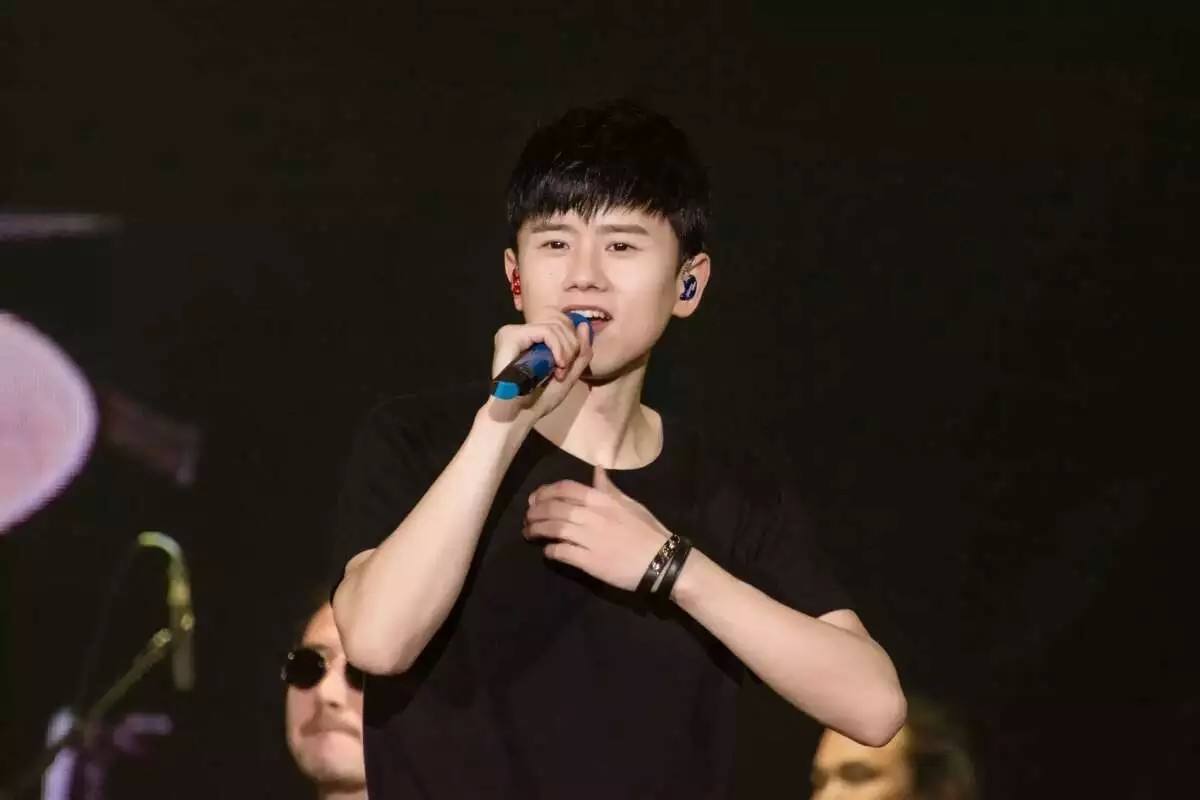 成都花五六音乐节:张杰、许巍还不够!还有神秘嘉宾等着你! 成都花五六音乐节:张杰、许巍还不够!还有神秘嘉宾等着你!