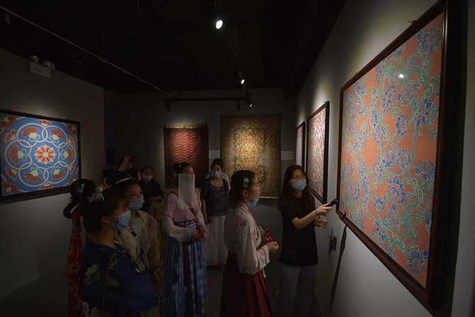 2020深圳从敦煌到高昌宝石壁画展