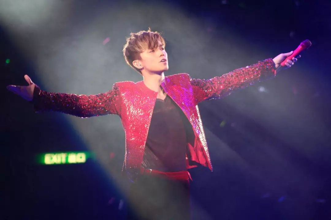 唱响红磡！张敬轩演唱会火热开唱