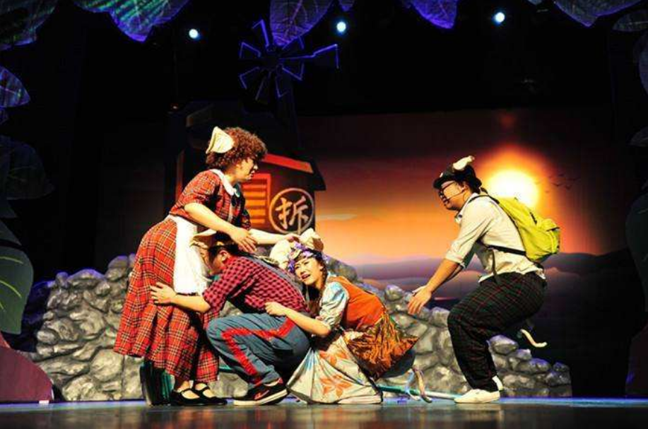 你见过有木偶、魔术的《三只小猪》吗?开心麻花、童艺等将为我们带来不一样的精彩!