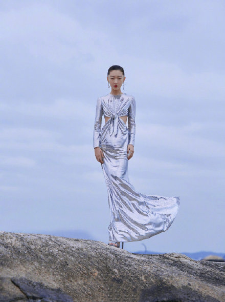 继周迅、章子怡后 周冬雨成第三位三金影后大满贯得主！