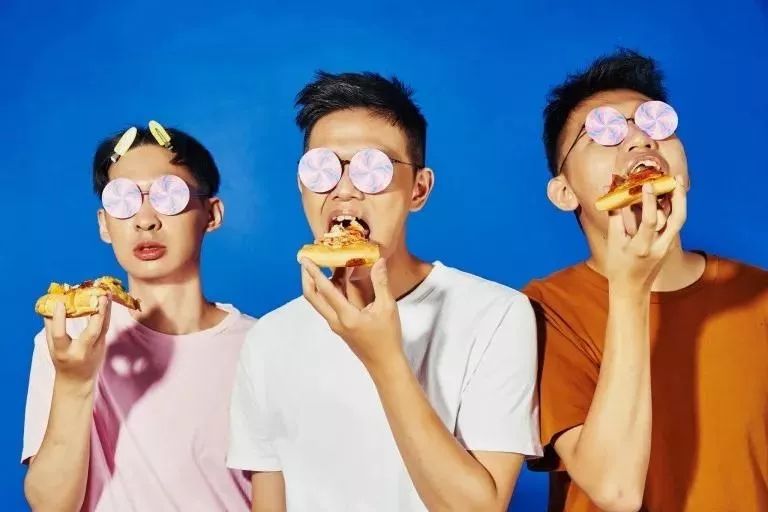 2021椅子乐团霓虹花园彩色文胸深圳星巢现场