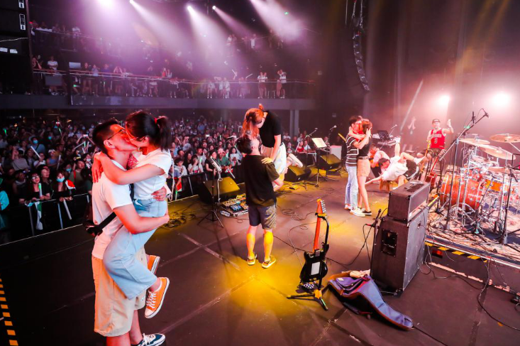 圣诞特辑|演唱会、嘉年华、枕头大战…这是一份超全狂欢攻略