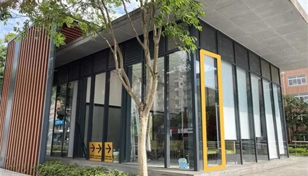 耳机广场玻璃房