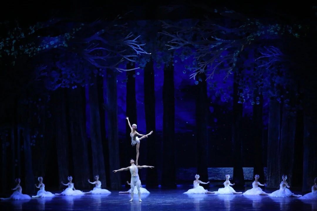 2021杂技剧《天鹅湖》呼和浩特站