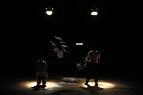 2021鼓楼西制造、周一围领衔主演 话剧《枕头人》-苏州站