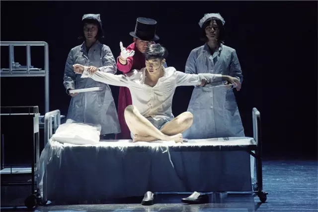 2021孟京辉导演作品——话剧《琥珀》-无锡站 2021孟京辉导演作品——话剧《琥珀》-无锡站