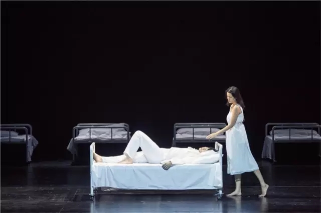 2021孟京辉导演作品——话剧《琥珀》-无锡站 2021孟京辉导演作品——话剧《琥珀》-无锡站