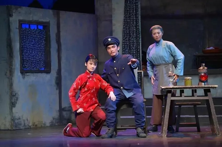 2021上海沪剧院红色经典传承剧目《红灯记》-启东站