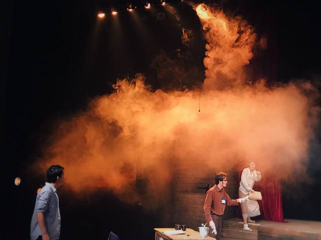 2021话剧《燃烧的疯人院》启东站