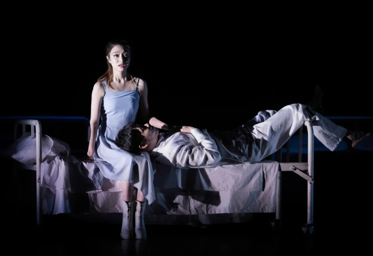 2021话剧《琥珀》天津站