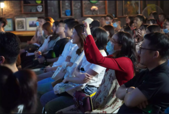 2021纯粹幽默脱口秀周四开放麦广州站演出详情（时间+地点+票价）