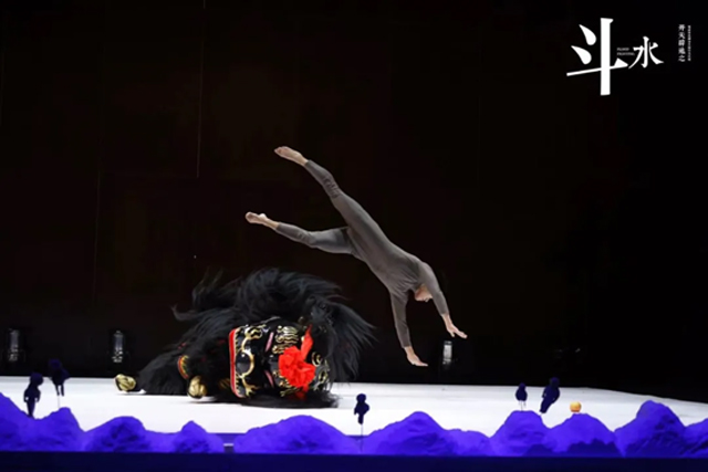 2021小不点·大视界 中英荷合作形体特技故事剧场《开天辟地之斗水》-郑州站