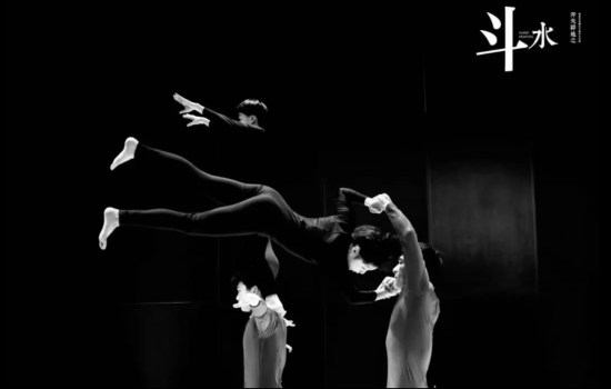 2021小不点·大视界 中英荷合作形体特技故事剧场《开天辟地之斗水》-郑州站