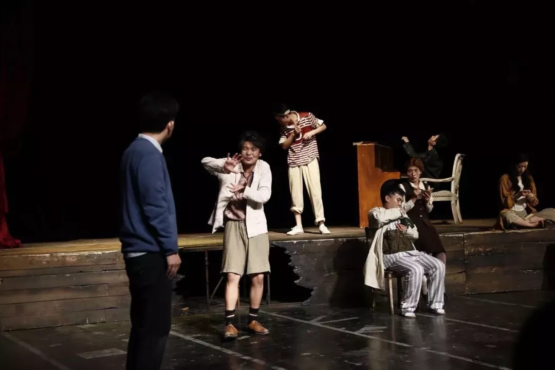 2021话剧《燃烧的疯人院》-南宁站