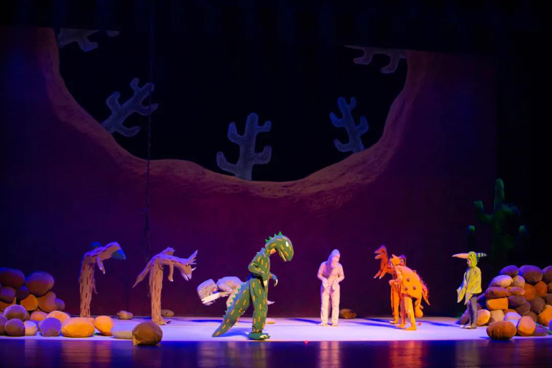 2023凡创文化·大型恐龙主题实景童话剧《你看起来好像很好吃》-青岛站 2023凡创文化·大型恐龙主题实景童话剧《你看起来好像很好吃》-青岛站