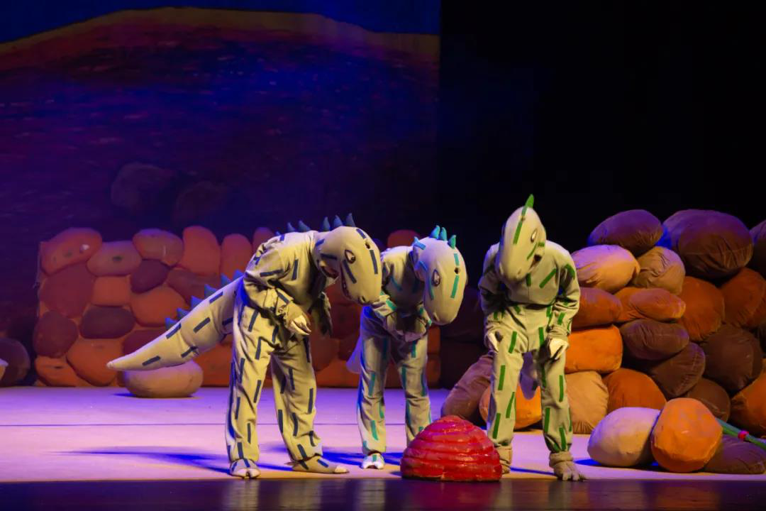 2023凡创文化·大型恐龙主题实景童话剧《你看起来好像很好吃》-青岛站 2023凡创文化·大型恐龙主题实景童话剧《你看起来好像很好吃》-青岛站