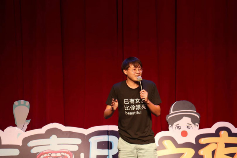 【脱口秀专场】精品喜剧大会X北喜2021年巨制--解压狂欢|东城爆笑专场 【脱口秀专场】精品喜剧大会X北喜2021年巨制--解压狂欢|东城爆笑专场