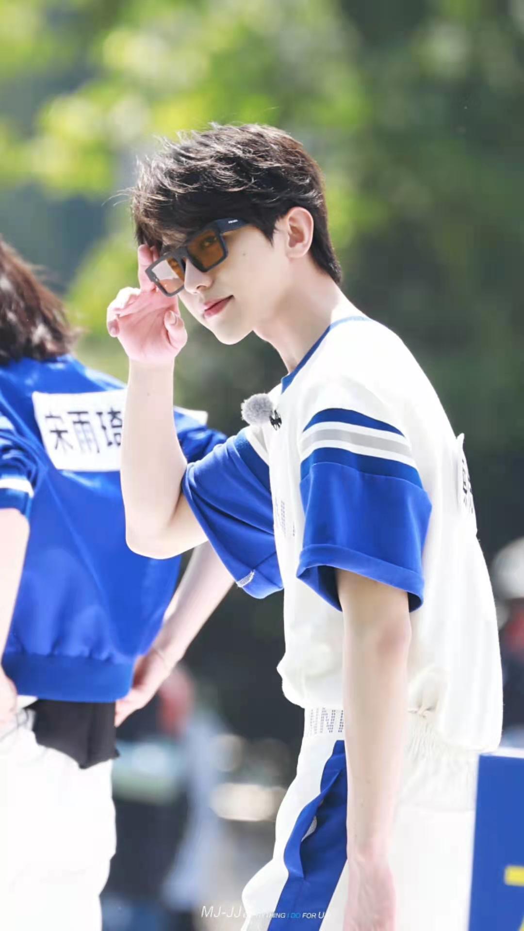 2022蔡徐坤巡回演唱会-南京站