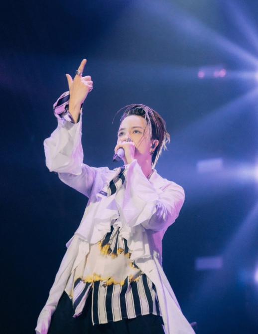 全新薛氏情歌来啦 薛之谦新歌《被人》上线！