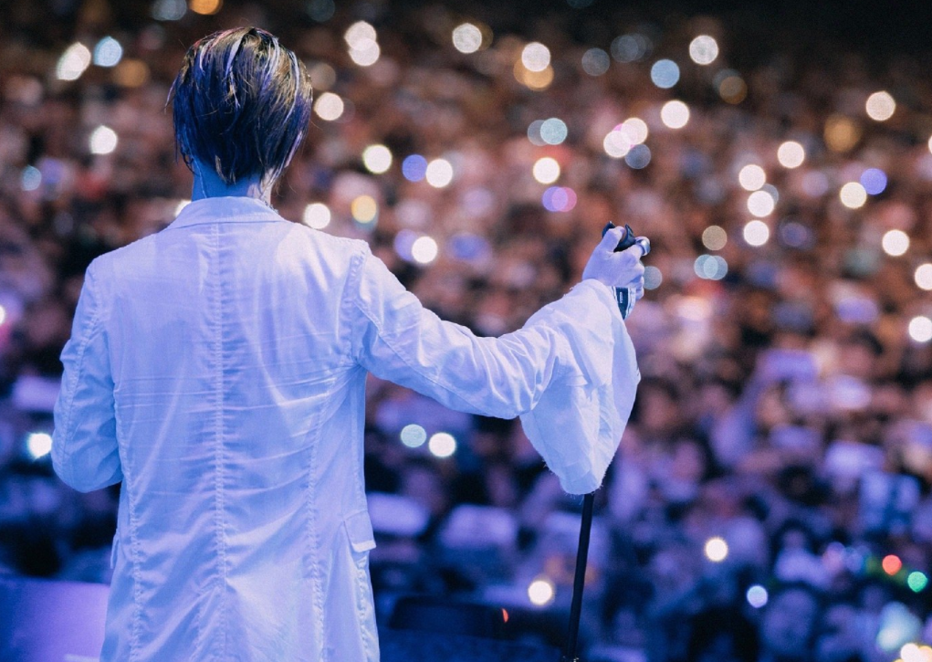 全新薛氏情歌来啦 薛之谦新歌《被人》上线！