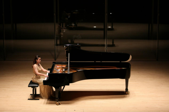 2021《唤醒经典·超越炫技》胡雪莎钢琴独奏音乐会-郑州站