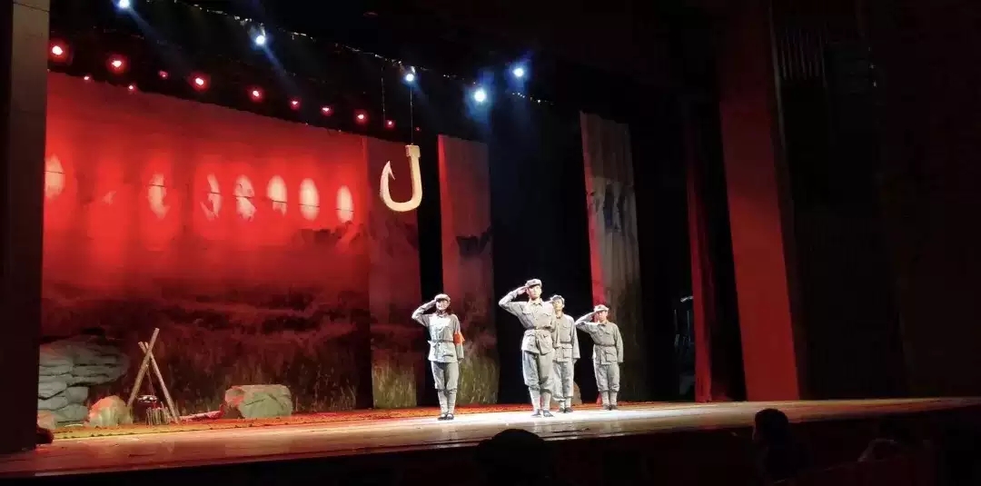 2021儿童剧《金色的鱼钩》-青岛站