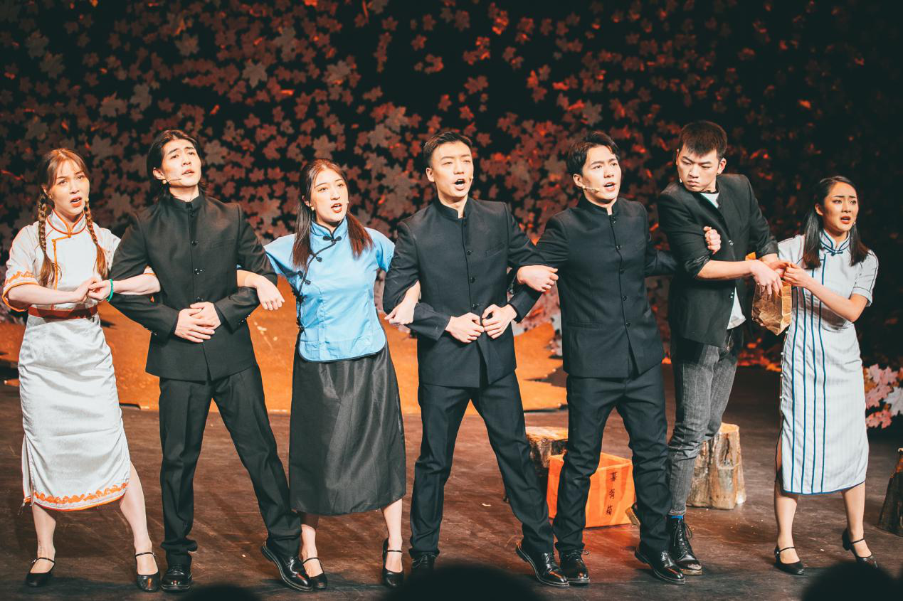 2022经典悲喜剧《奋不顾身的爱情》-成都站 2022经典悲喜剧《奋不顾身的爱情》-成都站