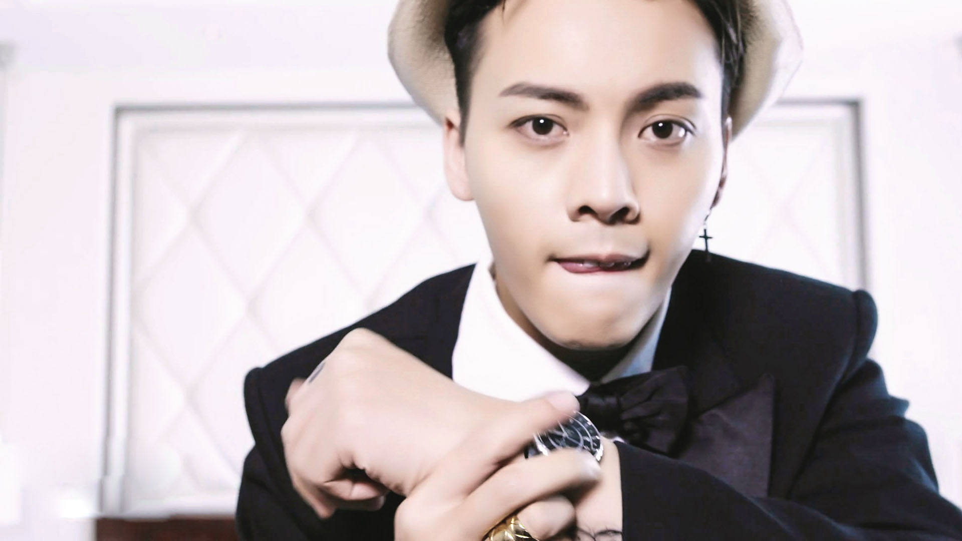 陈伟霆广州演唱会门票在哪里订? 陈伟霆广州演唱会门票在哪里订?