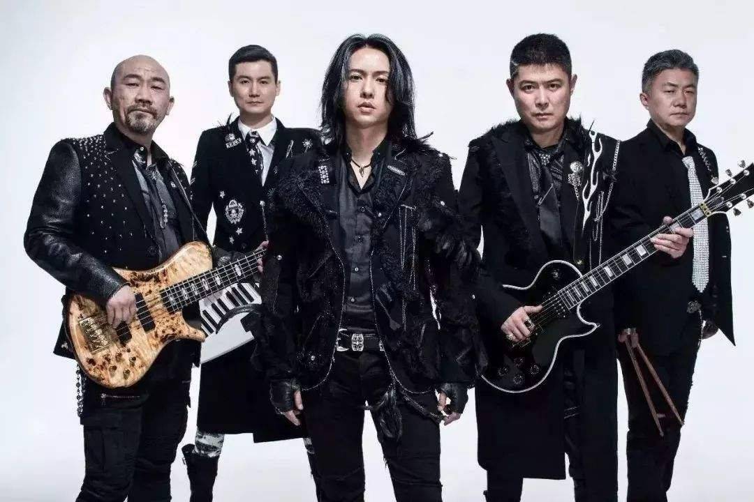 《披荆斩棘的哥哥》中张淇，是哪个乐队的成员？