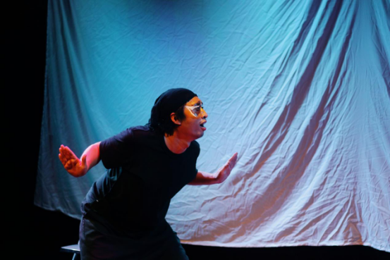 2021新锐导演《两只名为谷川的蟑螂飞行前的一个晚上》|成都东郊戏剧展演季特邀剧目 2021新锐导演《两只名为谷川的蟑螂飞行前的一个晚上》|成都东郊戏剧展演季特邀剧目