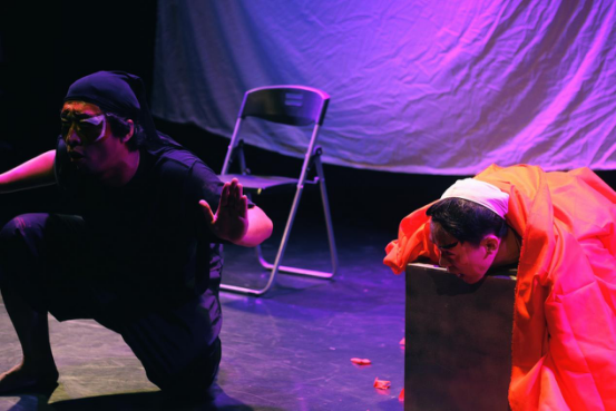 2021新锐导演《两只名为谷川的蟑螂飞行前的一个晚上》|成都东郊戏剧展演季特邀剧目 2021新锐导演《两只名为谷川的蟑螂飞行前的一个晚上》|成都东郊戏剧展演季特邀剧目