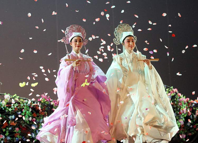 越剧《梁祝》成都站在哪里订票？