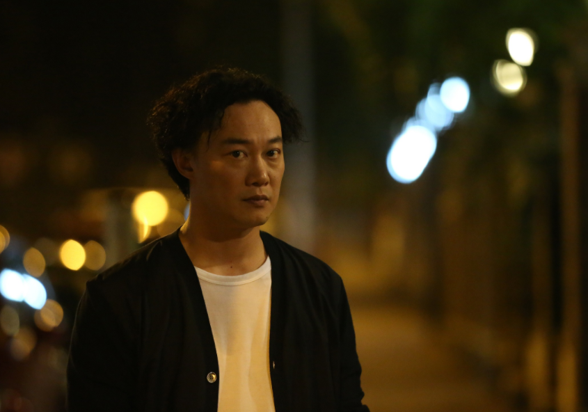 陈奕迅的泡面头是天生的吗？