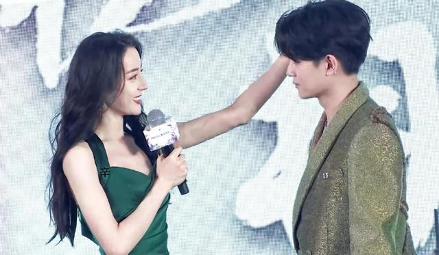 《与君初相识》这是迪丽热巴和任嘉伦第几次合作？