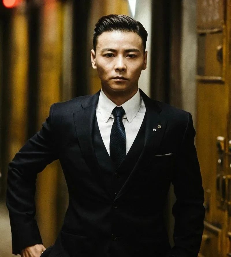 张晋为什么被称为西装暴徒？