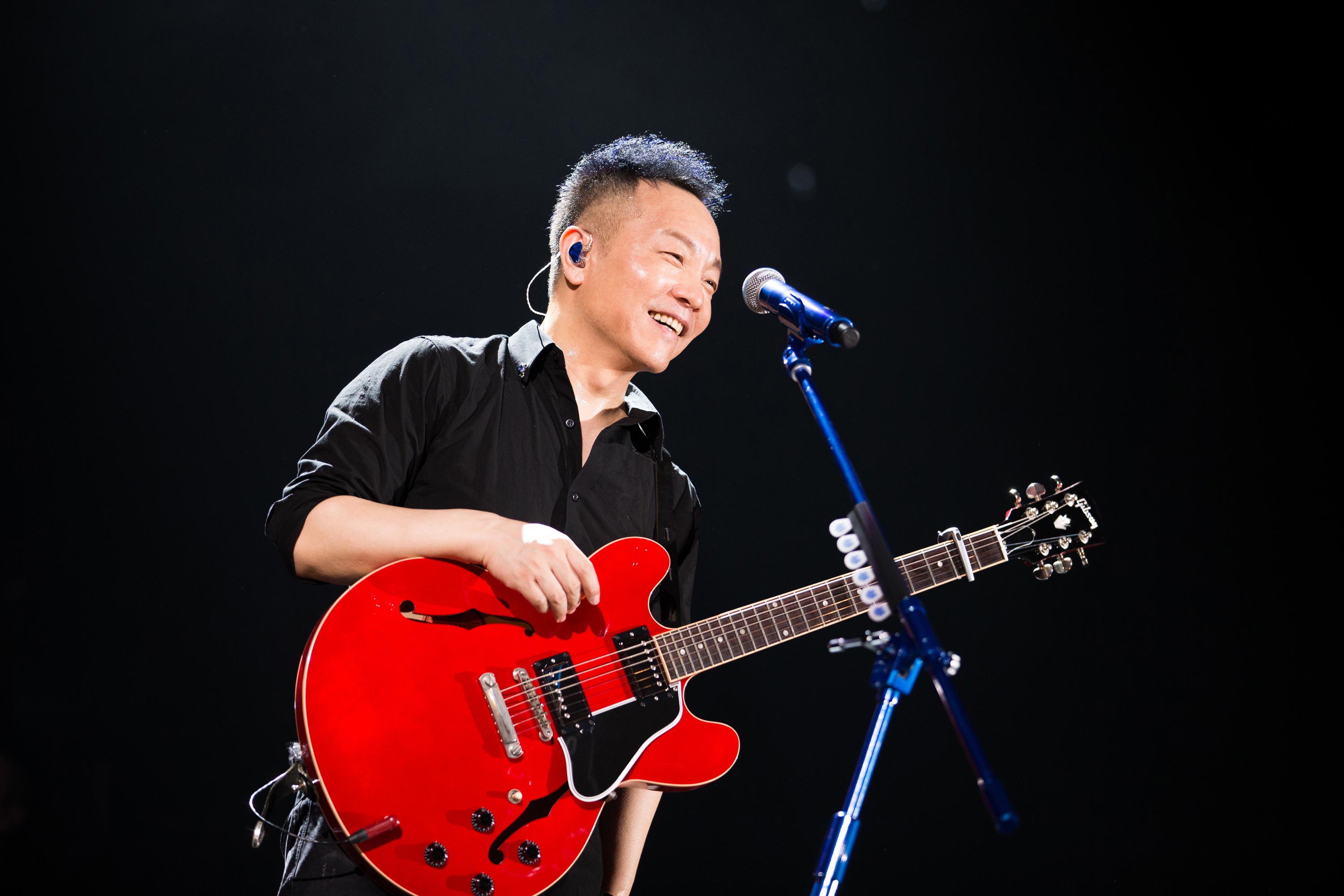 许巍给哪些纪录片做了主题曲？