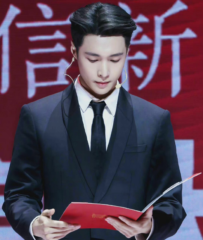 为什么网友说张艺兴是“爱学习的张总”？