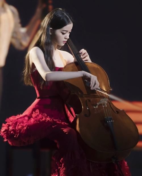 王源与欧阳娜娜合奏的歌曲叫什么？